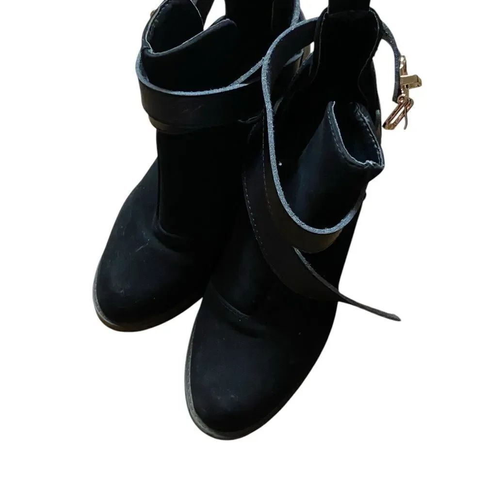 Awesome black suede heeled boot see pics size mossimo Supply company